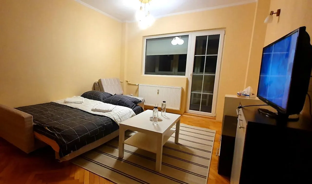 Between Parks - King Bed - Central - Football Field Бухарест Апартаменты