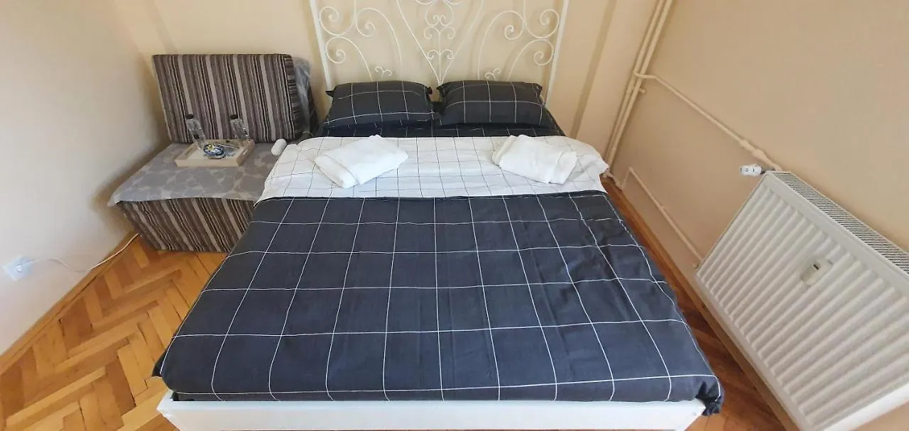 Between Parks - King Bed - Central - Football Field Bukarest Apartment